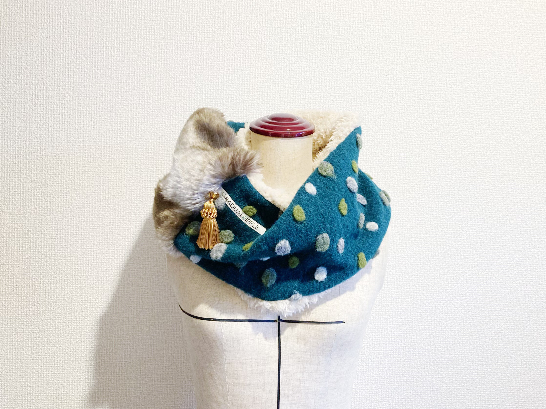 【圧縮グリーンぽんぽん×ヨーロピアンチンチラのスヌード】