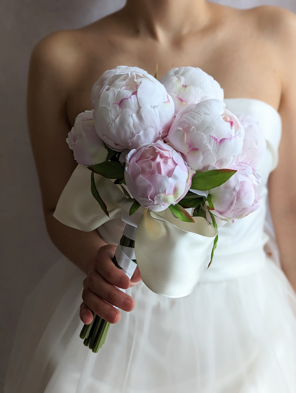 ウェディングブーケ】ほんのりと色づきました、つぼみの芍薬にフランス  