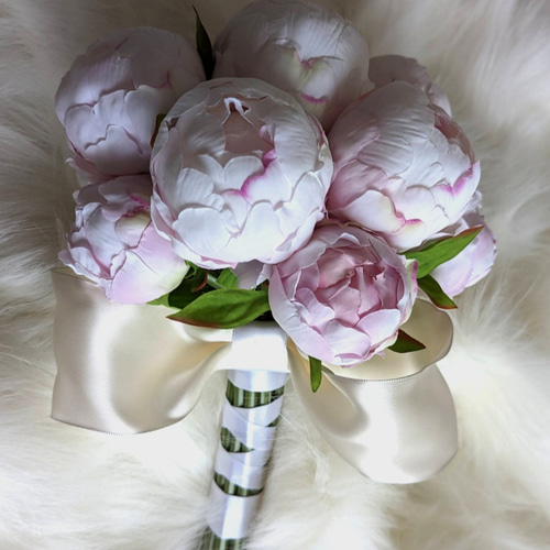 ウェディングブーケ】ほんのりと色づきました、つぼみの芍薬にフランス