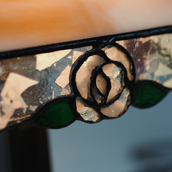 「4色のバラのステンドグラスランプ・Ver.2」照明　薔薇のランプ 10枚目の画像