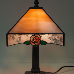 「4色のバラのステンドグラスランプ・Ver.2」照明　薔薇のランプ 4枚目の画像