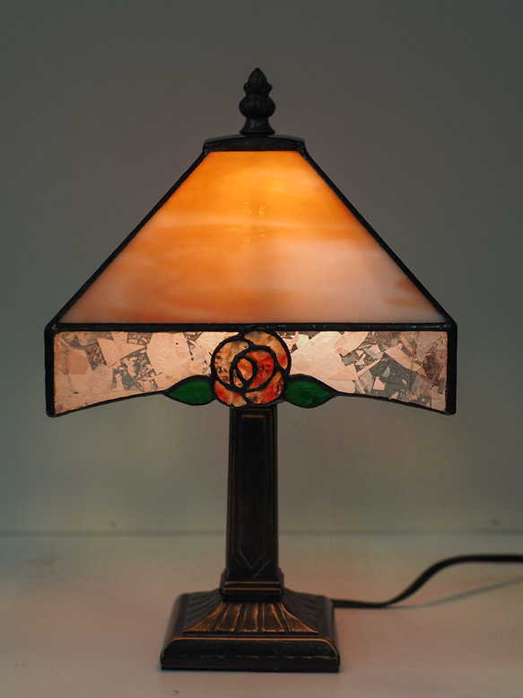 「4色のバラのステンドグラスランプ・Ver.2」照明　薔薇のランプ 4枚目の画像