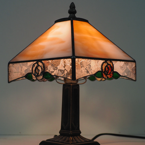 4色のバラのステンドグラスランプ・Ver.2」照明 薔薇のランプ スタンド