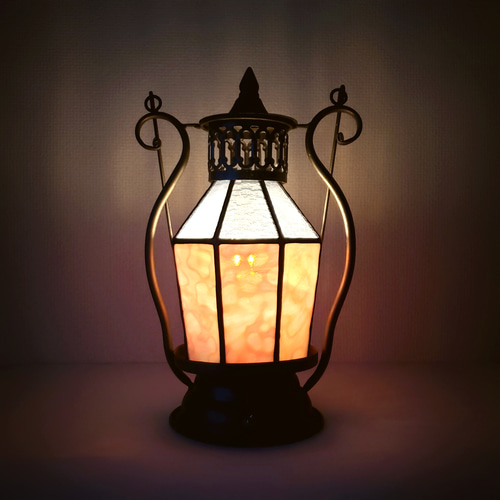 ステンドグラスランプ・魔女の瞳/桃 アンティーク調・魔法のテーブル