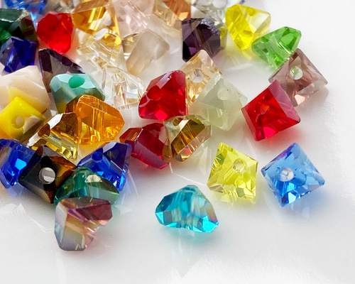 テトラ/三角ガラスビーズ6g（約58個） ビーズ HONEYBEETAIL 通販 