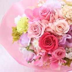 ピンク プリザーブドフラワー花束 退職や結婚祝いに。 1枚目の画像