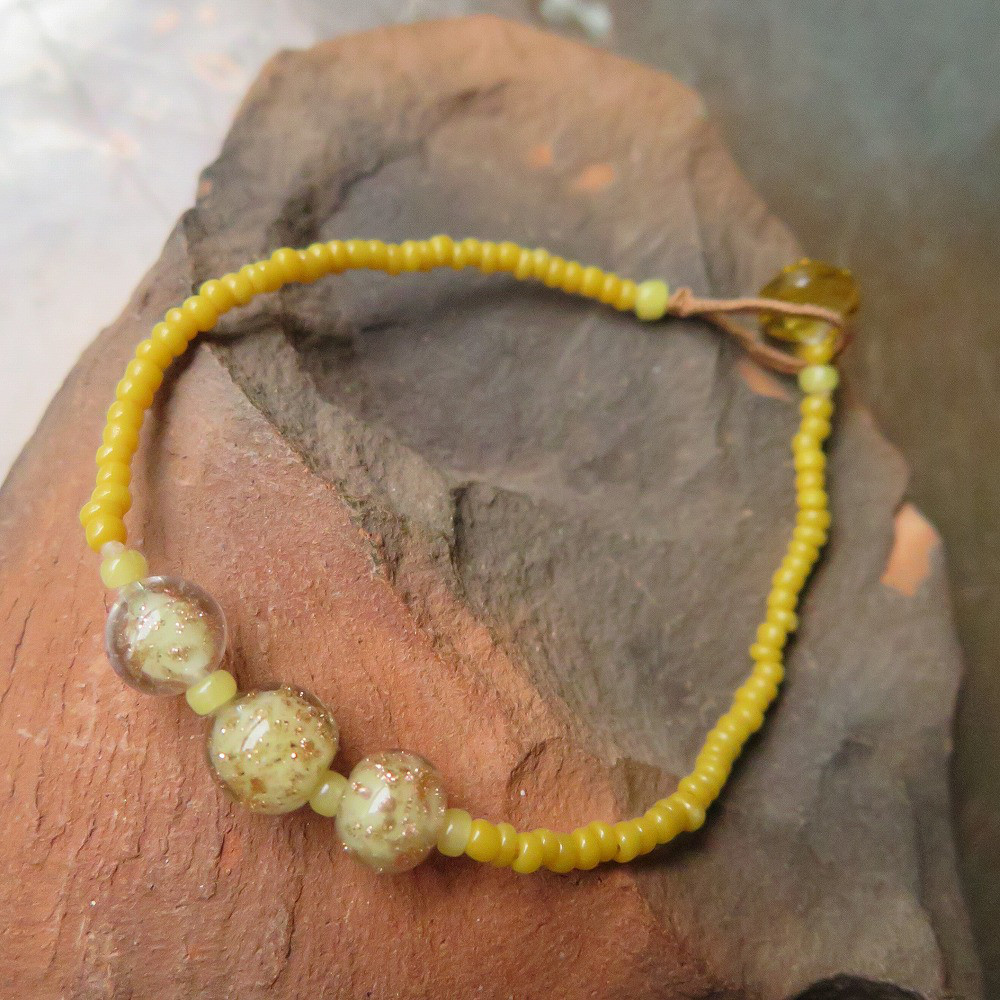 アンティーク　ヴェネチアンシードビーズ　黄　＆　ソンメルソ 　ブレスレット　百世 momotose（西）