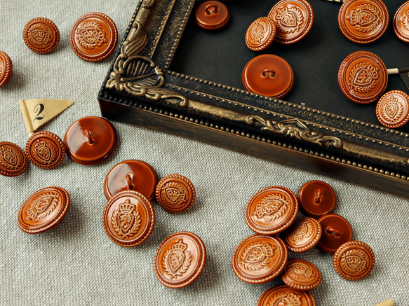 アンティーク　ボタン額入 陶器調メタルボタン（7504） 15mmまたは21mm ボタン ボタンのTSUKASA