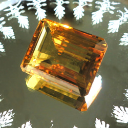 天然石材 [黃水晶] 祖母綠切磨原石 27×22 毫米 59.10 克拉 第2張的照片