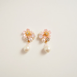 【再販】桜ビジューとパール ～Sweet Pink～　イヤリング/ピアス/桜/花/ビジュー/パール/卒業式/入学式/春 2枚目の画像