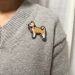 ビーズ刺繍のブローチ☆柴犬 2枚目の画像