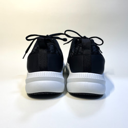 便宜的價格！時尚厚底雙色運動鞋（黑x黑雨紋）22.5cm至24.5cm 第4張的照片