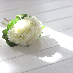 【ウェディングブーケ】大輪のホワイト紫陽花が美しい　リュクスなブーケ　ブライダル　花嫁 7枚目の画像