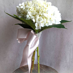 【ウェディングブーケ】大輪のホワイト紫陽花が美しい　リュクスなブーケ　ブライダル　花嫁 6枚目の画像