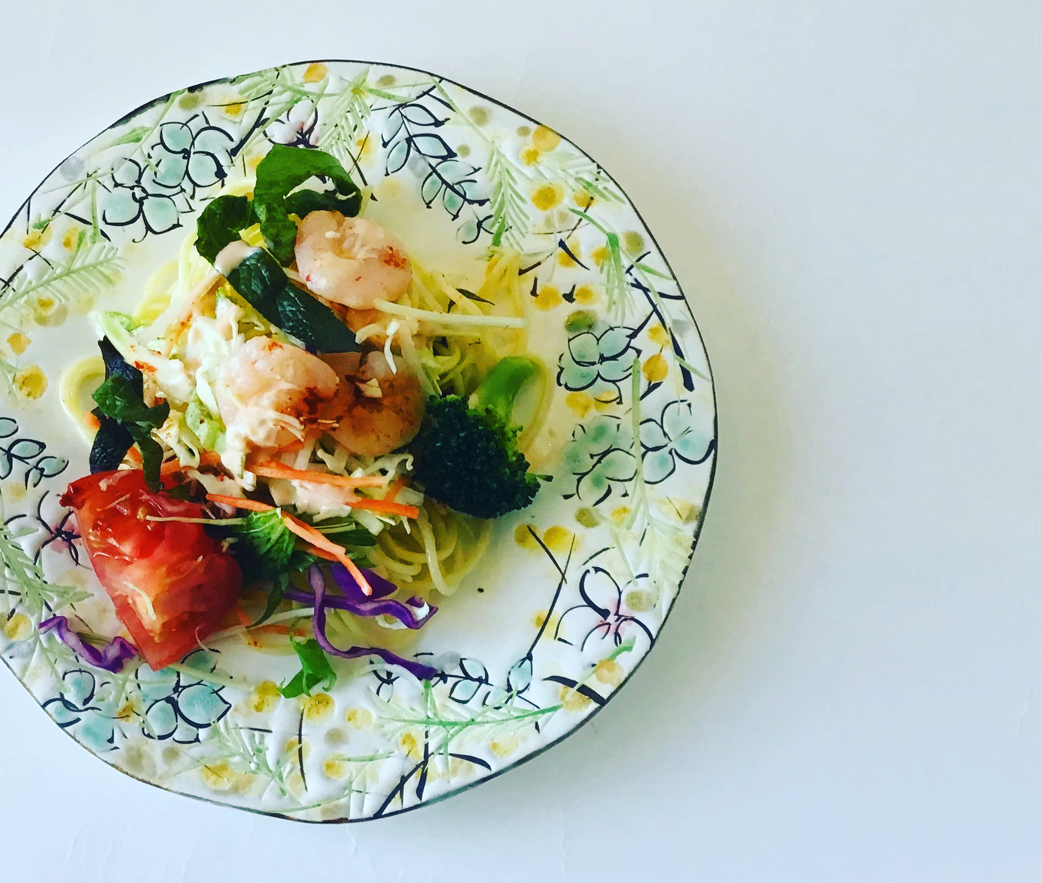 リースミモザのプレート皿　ミモザハンド2023　手書きのパン皿　取り皿　サラダやケーキ皿にぴったり