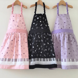 子供用エプロン☆三角巾セット☆ドレスみたいな☆ピアノ【ピンク・黒・パープル】 1枚目の画像