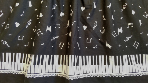子供用エプロン☆三角巾セット☆ドレスみたいな☆ピアノ【ピンク・黒・パープル】 8枚目の画像