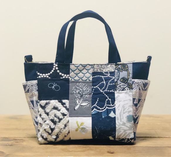 ミナペルホネンrosy beigeトートバッグ ハンドメイド rosyのころりんバック。 ちょっとそこまでにぴったりなサイズ