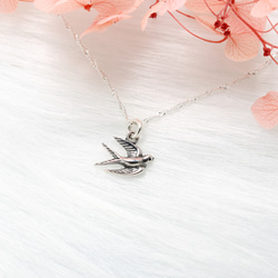 鳥 Swallow ツバメ シルバー925 純銀ネックレス バレンタインデー  記念日　誕生日 卒業　クリスマスプレゼン 4枚目の画像