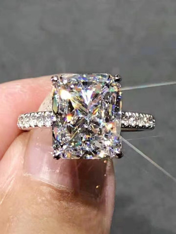 newデザイン】ラディアントカットモアサナイトリングK18WG