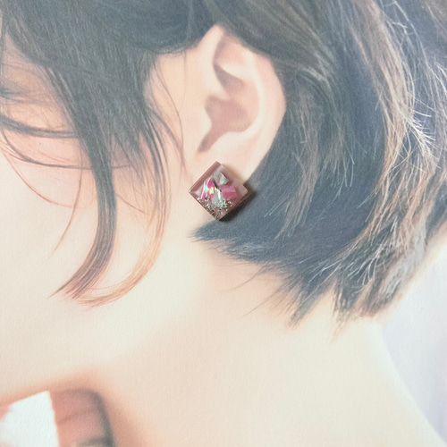 ひし型/シェルフレークレジンピアスorイヤリング/ピンク ピアス
