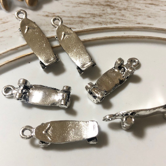 6個 スケボー チャームシルバー チャーム ギルドバイピーオーディー