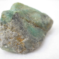 天然石　原石　母岩付エメラルド　２５ｇ 5枚目の画像