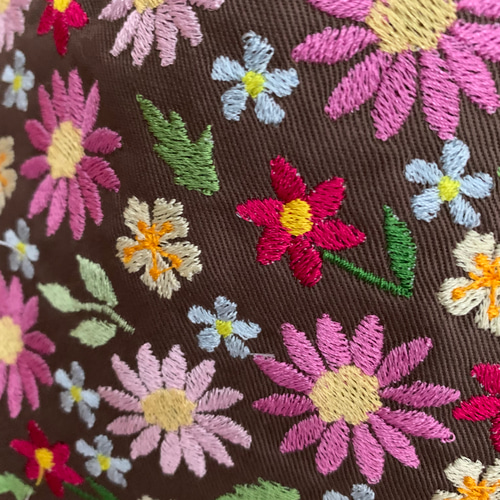 花束刺繍のトートバッグ(茶色) トートバッグ AZmama 通販 15445676