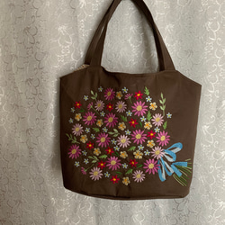 1　正絹　刺繍入りの洒落たバック　茶地 スクエアコード刺繍バッグ｜小砂モデル