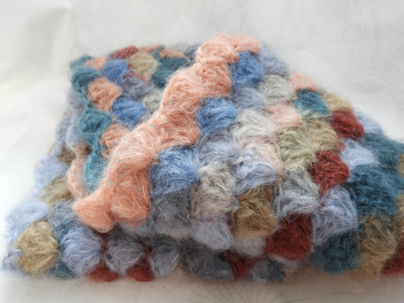 新作スヌード　モヘヤ　スペイン製毛糸の模様編み 6枚目の画像