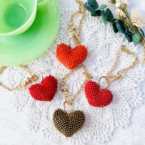 大倉トーイハート型薔薇チャーム ビーズ刺繍の立体オブジェ ハンドメイド