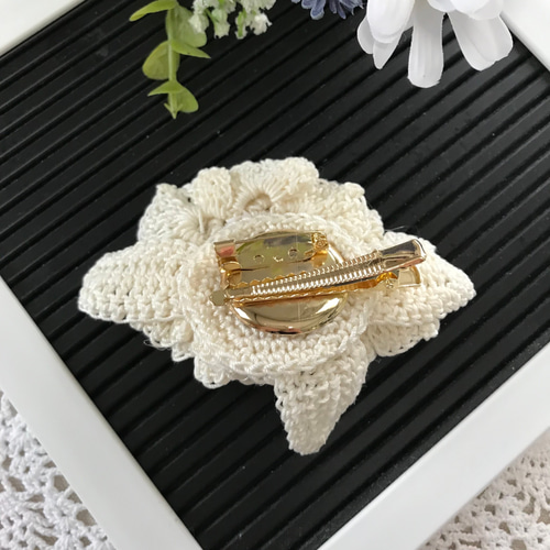 ホワイトローズのブローチ コサージュ☆レース編み フラワー 花 手編み  