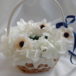 ふんわり紫陽花オフホワイト、りングピローかご、リングピローカゴ。お花のリングピロー。 2枚目の画像