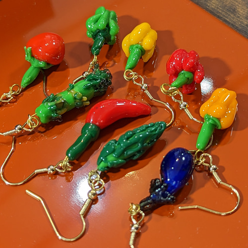 夏野菜シリーズ】いろいろ選べるガラスのミニ野菜ピアス／夏野菜