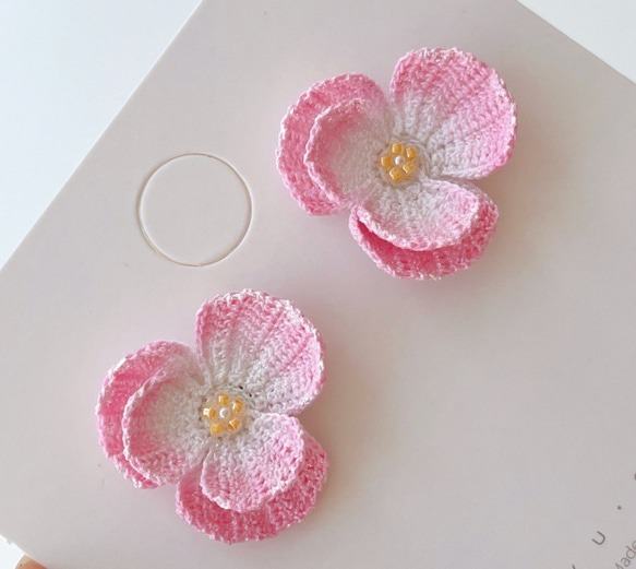 3色 さんかく槿 花刺繍のピアス&耳くぎ&イヤリング☆Creema春の福袋2023母の日ギフト&誕生日&バレンタインデー 1枚目の画像