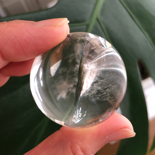 ☆鮮やかなレインボー水晶|アイリスクォーツ|スフィア 40mm ☆鮮やかなレインボー水晶|アイリスクォーツ|スフィア 40mm