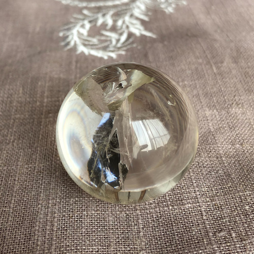 ☆鮮やかなレインボー水晶｜アイリスクォーツ｜スフィア 40mm