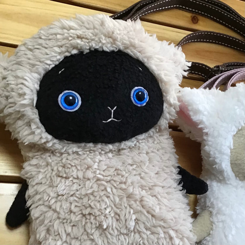 ひつじちゃんのスマホバッグ 黒 羊 ぬいぐるみ ポシェット ショルダー