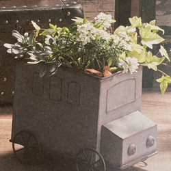 《可愛い英字 車ワゴン型 ブリキ鉢》観葉植物 多肉植物 お花の寄せ植えに ガーデニング ビオラ パンジー 161 2枚目の画像
