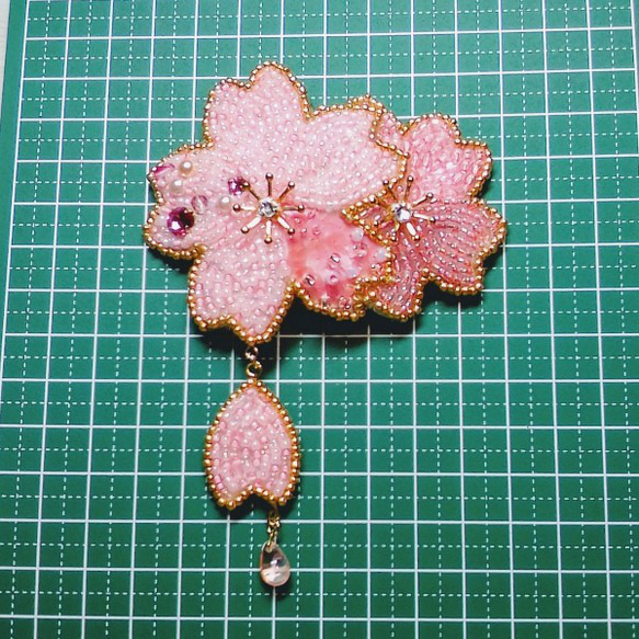 桜のビーズ刺繍ヘアピン 8枚目の画像