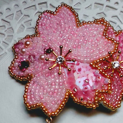 桜のビーズ刺繍ヘアピン 5枚目の画像