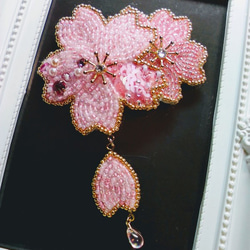 桜のビーズ刺繍ヘアピン 1枚目の画像