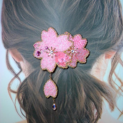 桜のビーズ刺繍ヘアピン 3枚目の画像