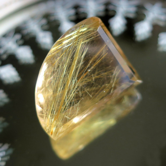 天然石スモーキー【ルチルクォーツ】ルース-b　約28×22×12mm（縦×横×高さ）59.70ct ルチルクォーツ 縦×横×高さ