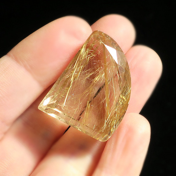 天然石スモーキー【ルチルクォーツ】ルース-b　約28×22×12mm（縦×横×高さ）59.70ct ルチルクォーツ 縦×横×高さ