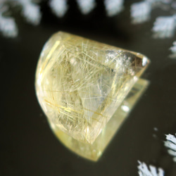 天然石 [金紅石石英] 散裝約 24 x 24 x 17 毫米（長 x 寬 x 高）46.00ct 第3張的照片