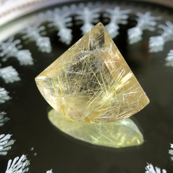 天然石 [金紅石石英] 散裝約 24 x 24 x 17 毫米（長 x 寬 x 高）46.00ct 第2張的照片