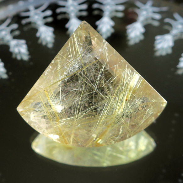 天然石 [金紅石石英] 散裝約 24 x 24 x 17 毫米（長 x 寬 x 高）46.00ct 第1張的照片