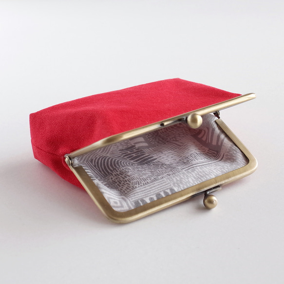内側が北欧テイストの赤い帆布のがま口ポーチ・ミニ財布 4枚目の画像