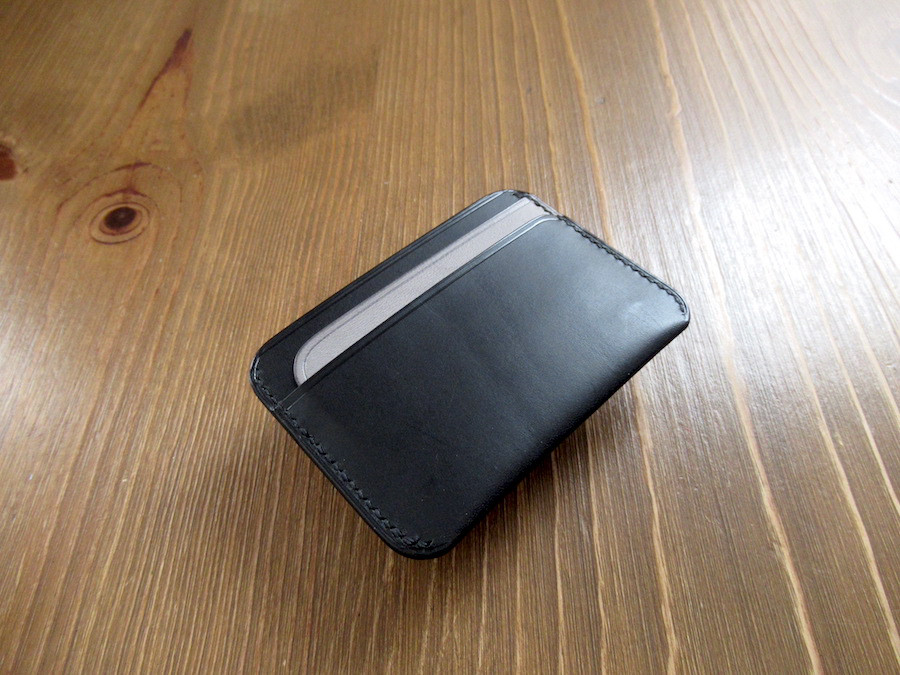 カードケース　イタリアンレザー 薄型カードホルダー　シンプル　スタッズ　手のひらサイズ　ブッテーロ　テンペスティ　マイネ